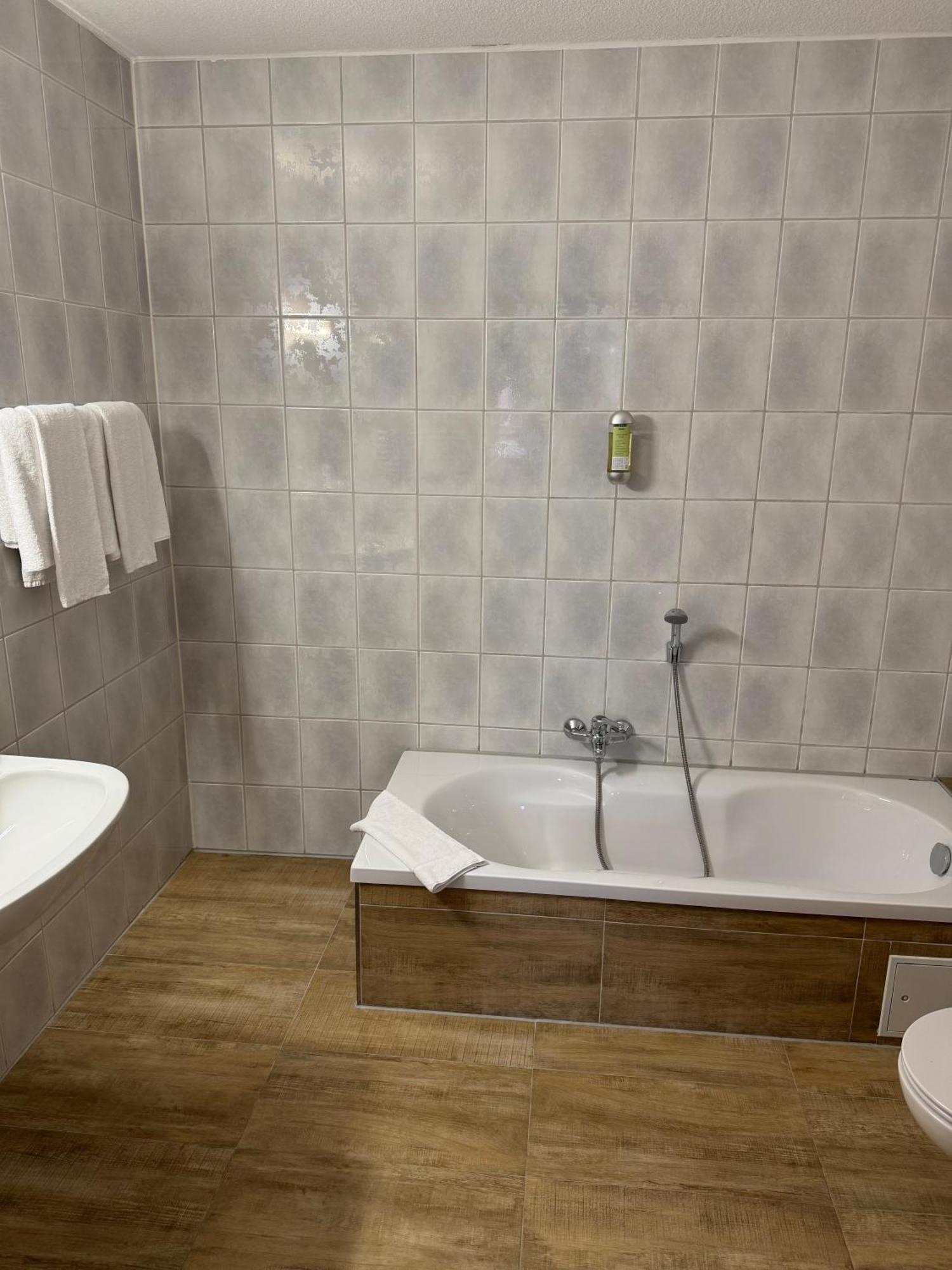 DUA Hotel Wennigsen Luaran gambar